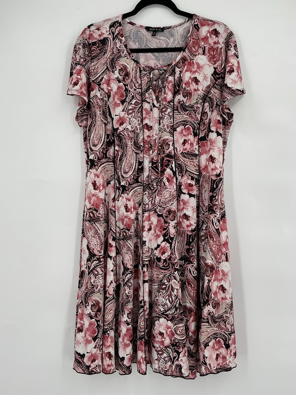 Sami & Jo Rose and Black Floral Paisley Short Sleeve Swing Dress